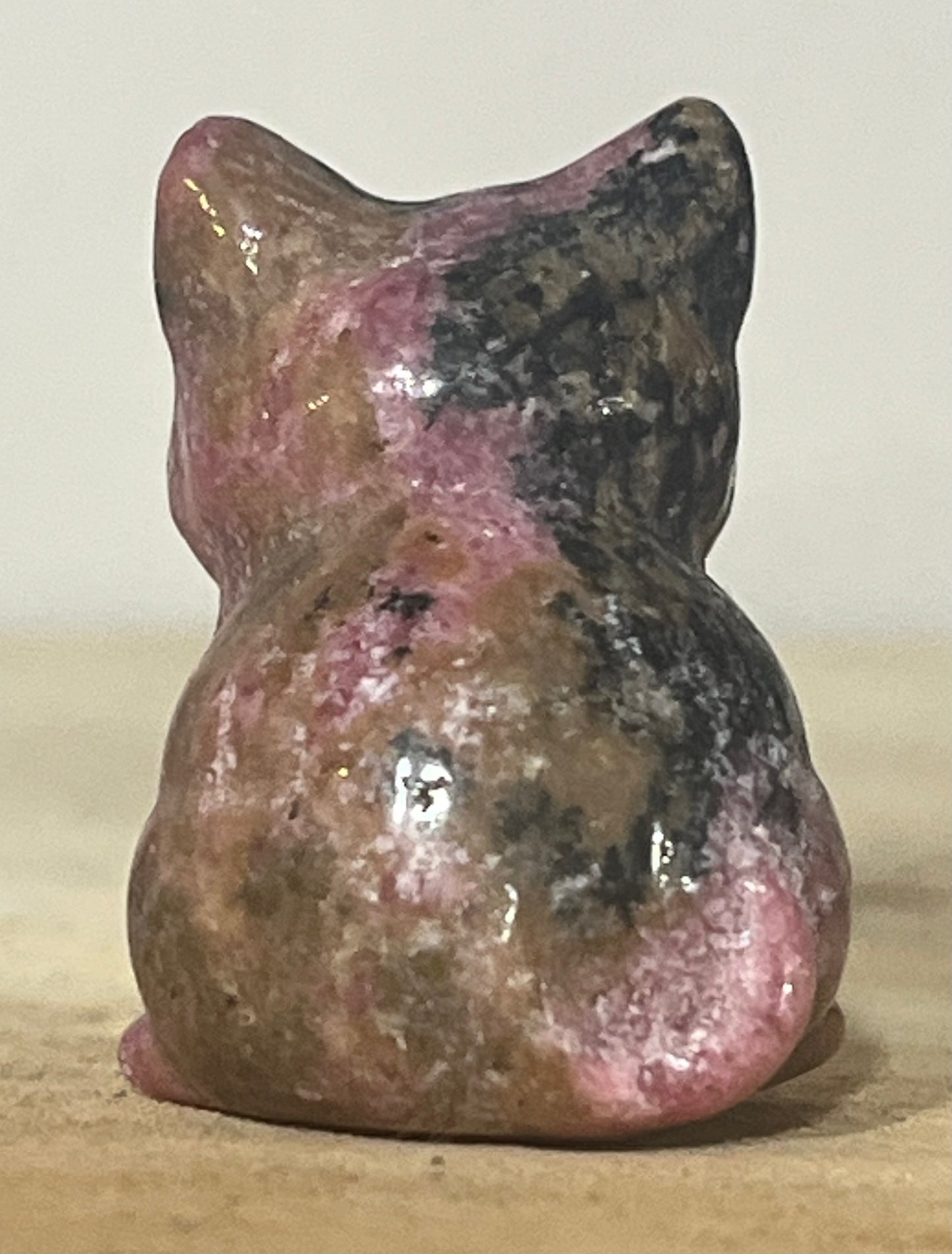Rhodonite Cat – Symbol of Love, Calm & Emotional Healing