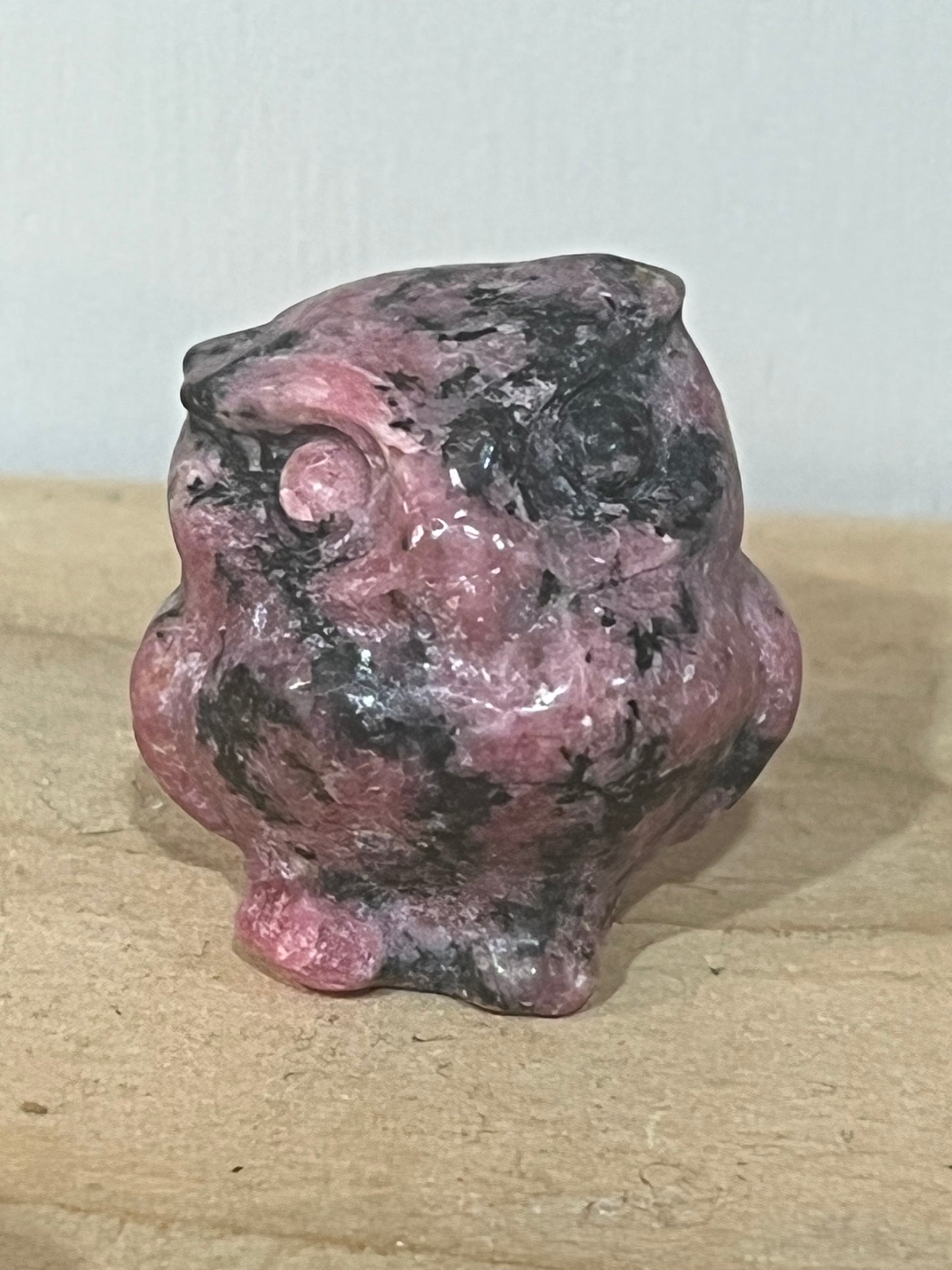 🦉 Rhodonite Owl Carving – Love, Wisdom & Emotional Healing