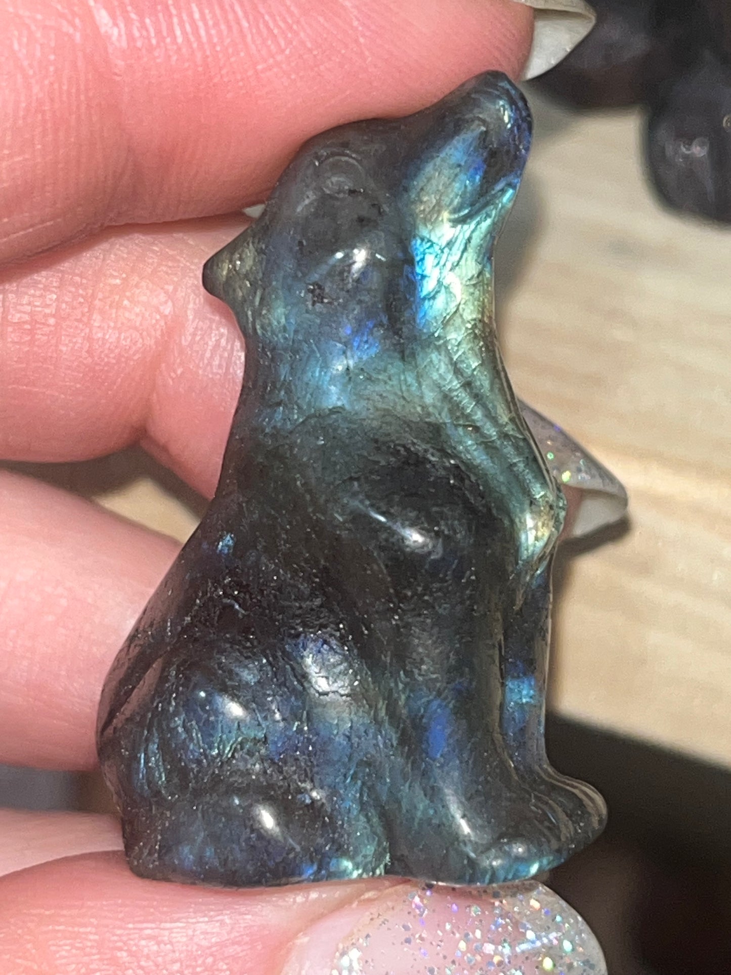🐺 Labradorite Wolf – Intuition, Transformation & Mystical Power
