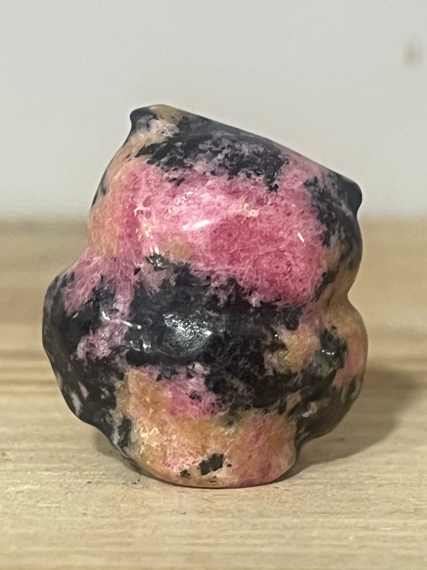 Rhodonite Owl | Wisdom & Emotional Healing | 3cm | 37g 🦉💗✨