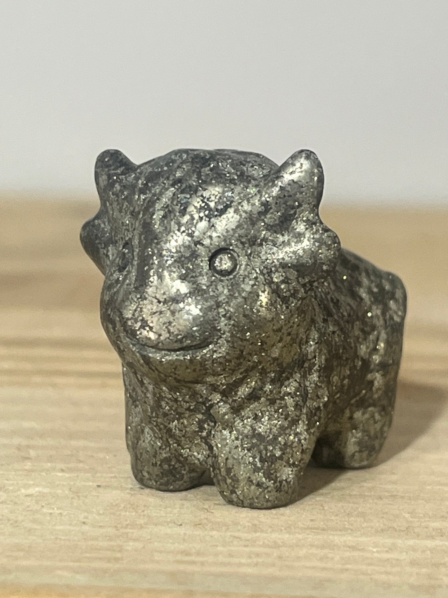 🐮 Pyrite Highland Cow Carving
Abundance • Strength • Resilience