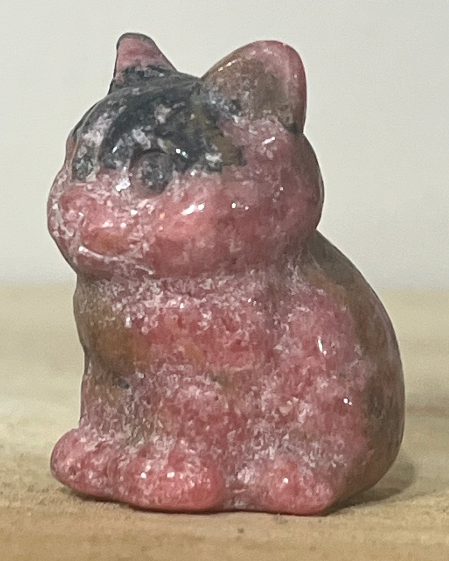 Rhodonite Cat – Symbol of Love, Calm & Emotional Healing