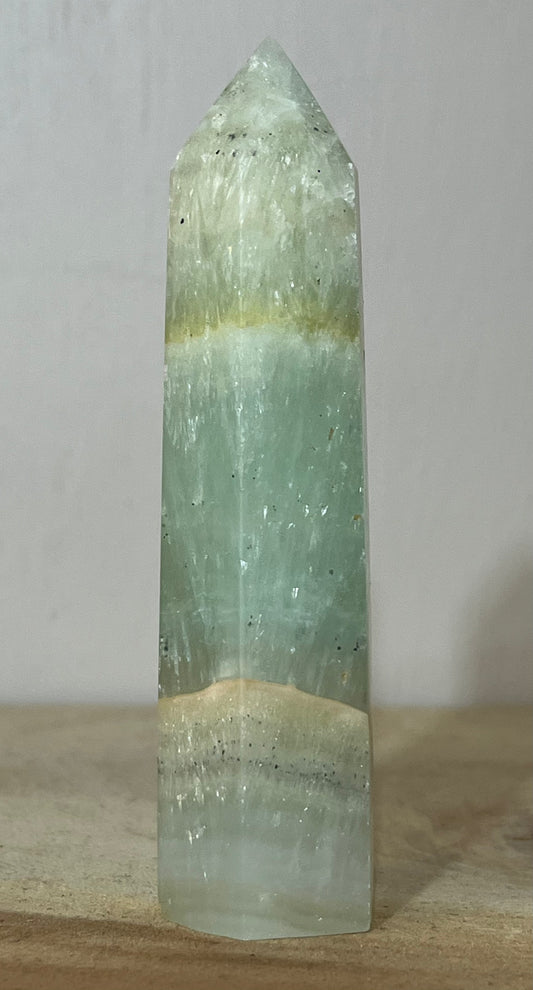 💎 Banded Calcite – Calm • Cleansing • Emotional Clarity