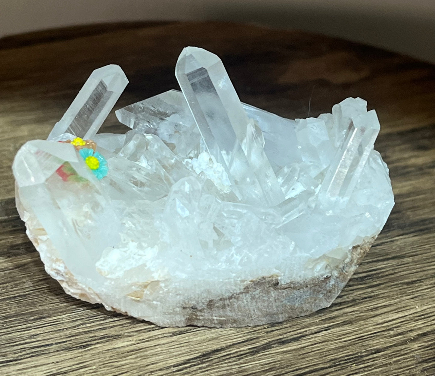 🌼 Daisy Gleam – Quartz Crystal Cutie