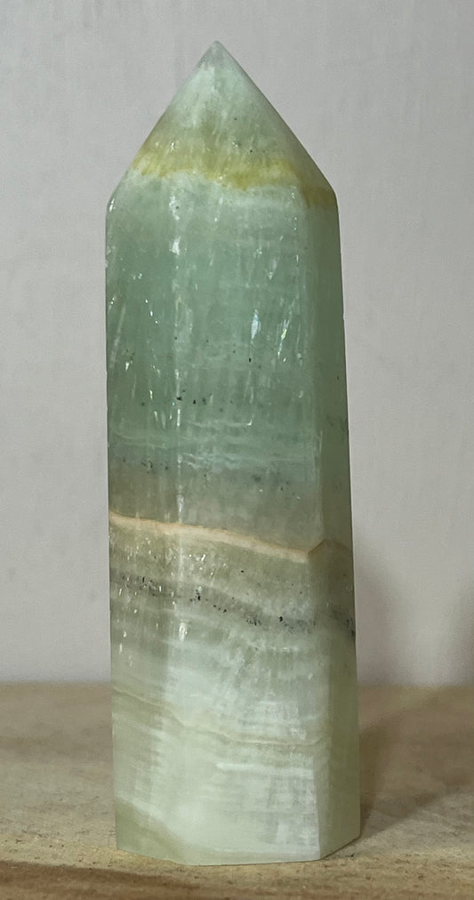 💎 Banded Calcite – Calm • Cleansing • Emotional Clarity