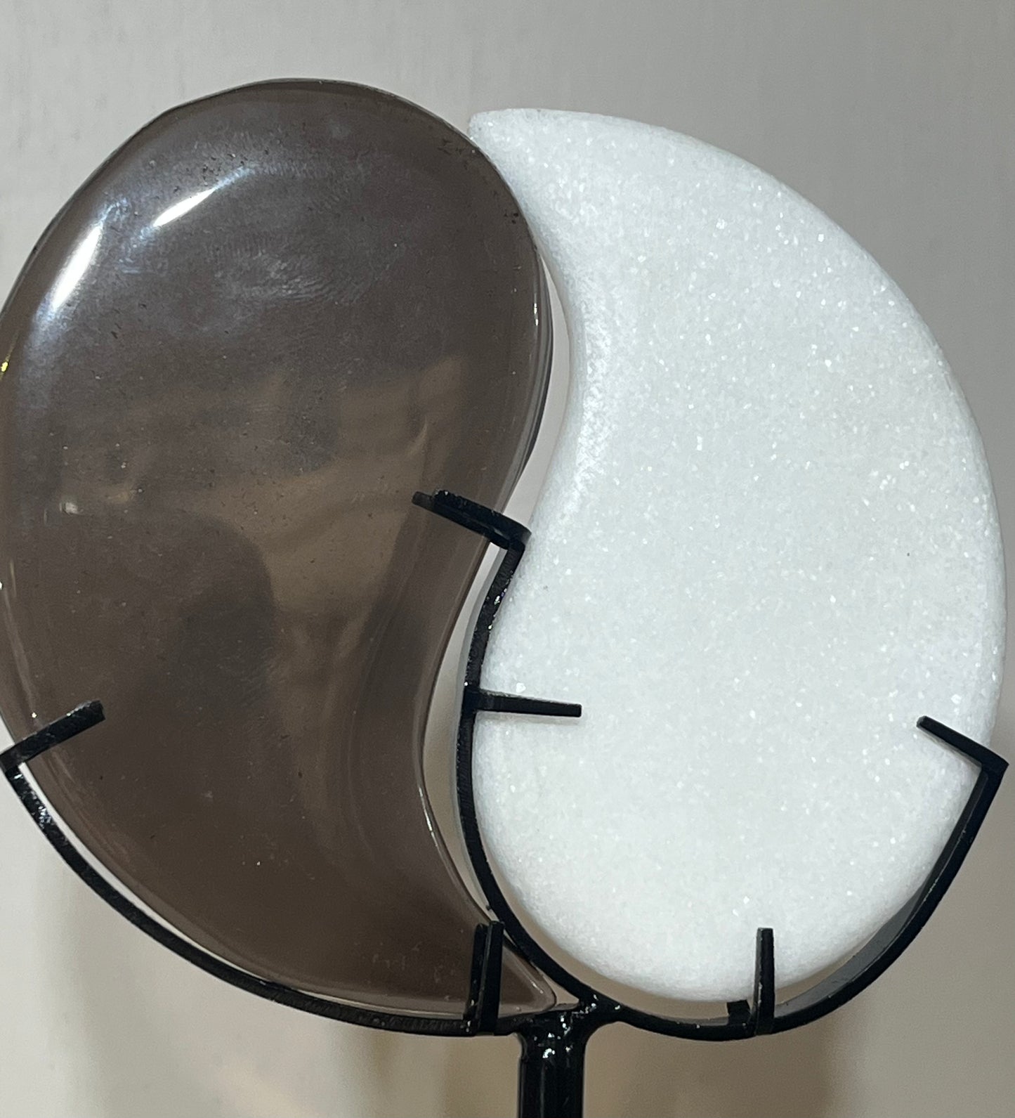 ✨ Smoky Quartz & White Jade Yin–Yang Duo on Stand – 15cm | Harmony, Balance & Protection ✨