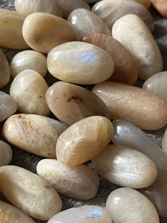 🌙 High-Quality Moonstone Tumblestone (1 Picked at Random)
