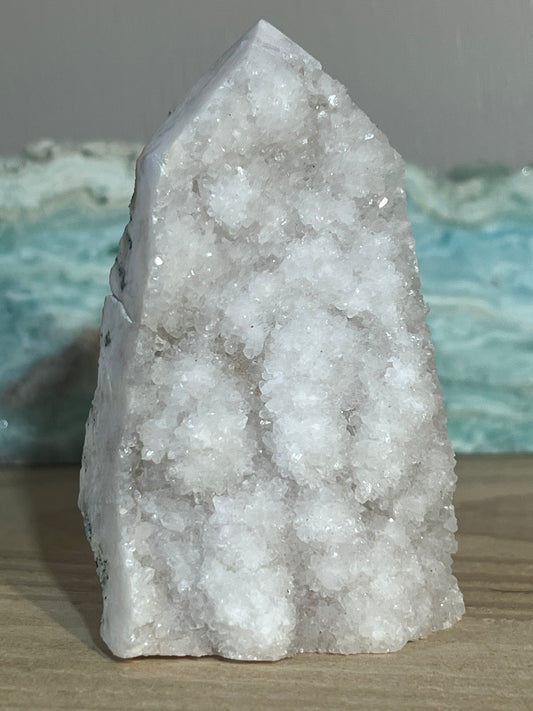 ❄️ Druzy Quartz & Chalcedony Tower – 90g