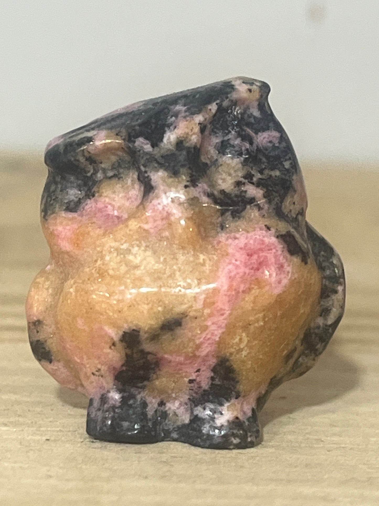 Rhodonite Owl | Wisdom & Emotional Healing | 3cm | 37g 🦉💗✨