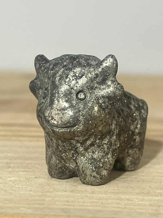 🐮 Pyrite Highland Cow Carving
Abundance • Strength • Resilience