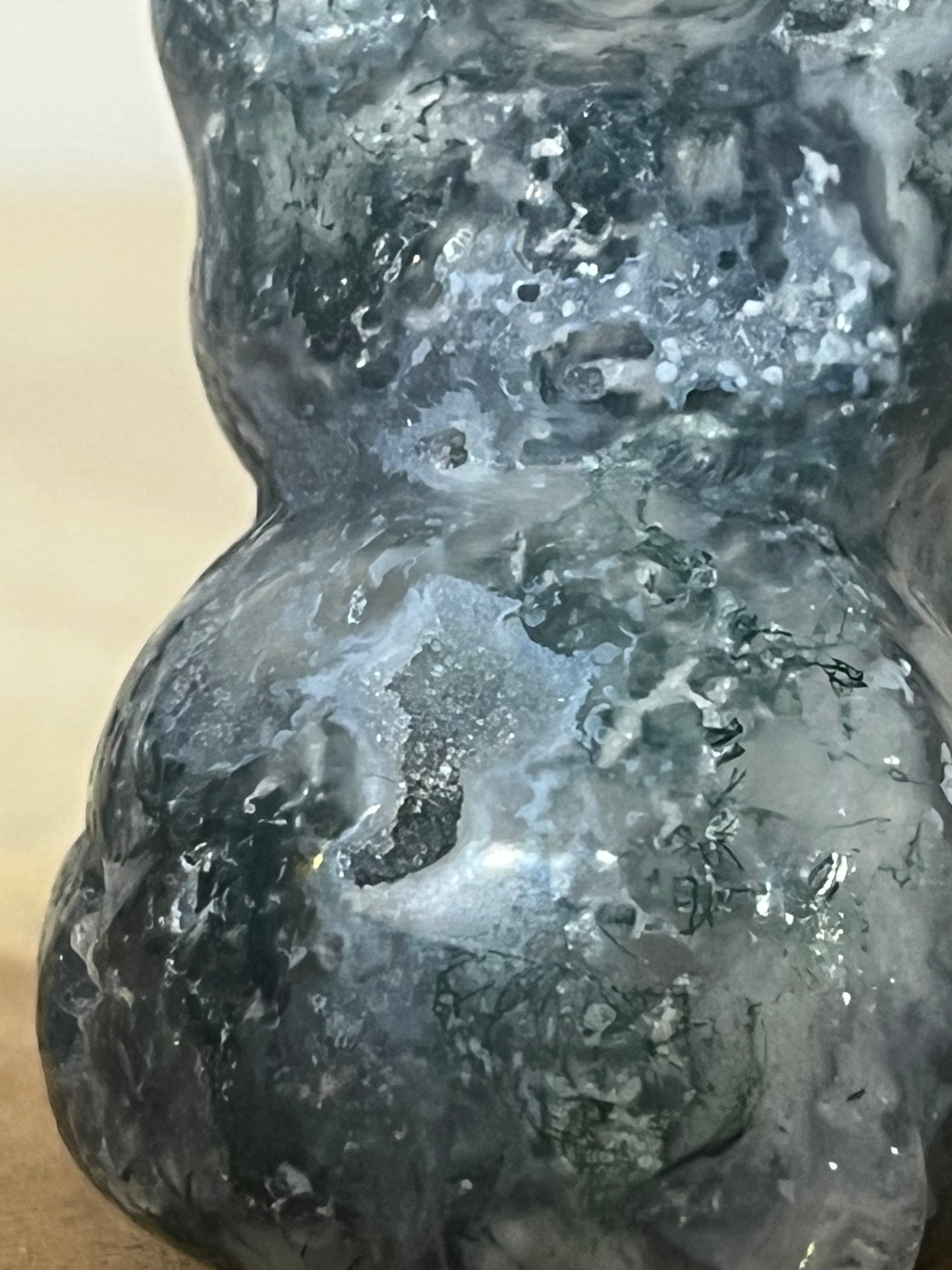 Moss Agate Cat with Druzy Pocket – Symbol of Growth, Balance & Nature’s Magic